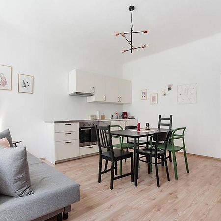 Colorful Apartment Facing Green Courtyard Виена Екстериор снимка